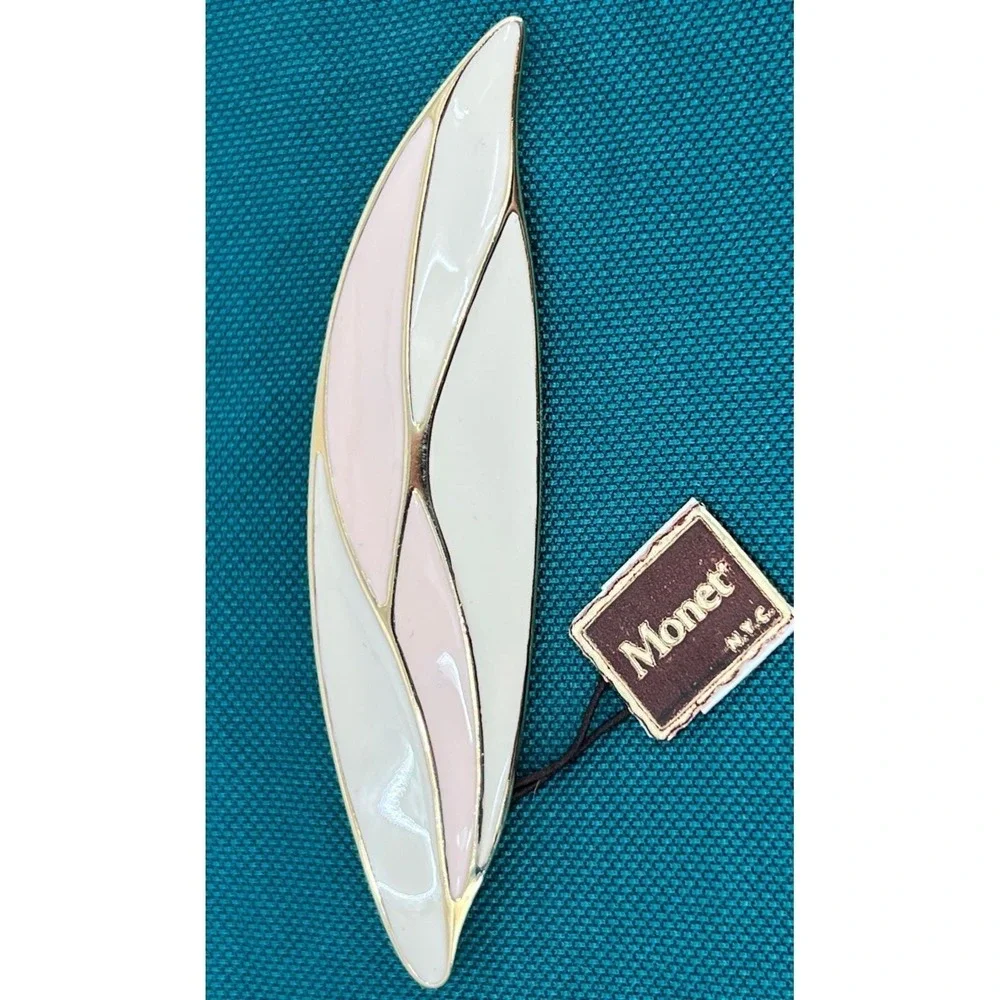 Monet Cream Peach Enamel Gold‎ Toned Swirl Vintage Brooch Signed NWT